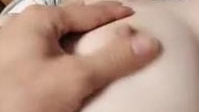 18岁梦涵 凌晨接近早上5点的一场，梦涵大姨妈来了不给操，只能靠小P孩他们表演了，奋力内射！ 自拍